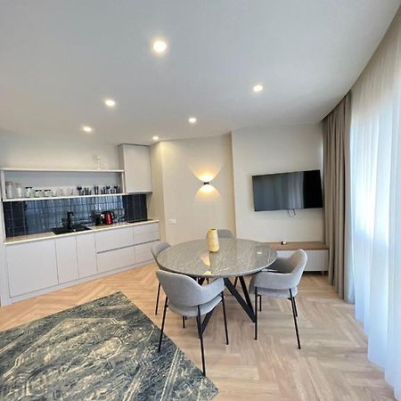 Holiday Lux Tower Батумі Екстер'єр фото