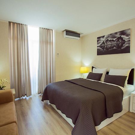 Holiday Lux Tower Батумі Екстер'єр фото