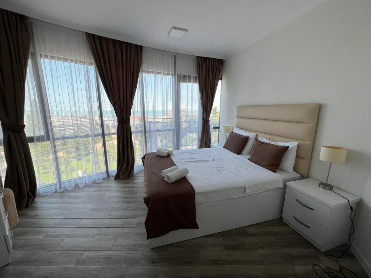 Holiday Lux Tower Батумі Екстер'єр фото