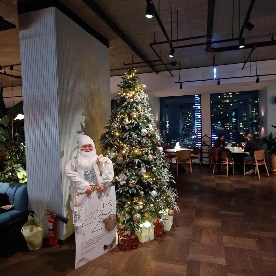 Holiday Lux Tower Батумі Екстер'єр фото
