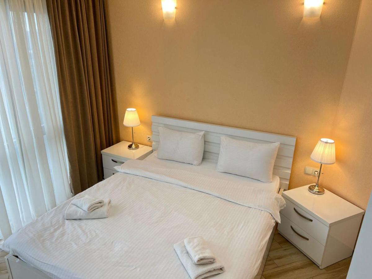 Holiday Lux Tower Батумі Екстер'єр фото