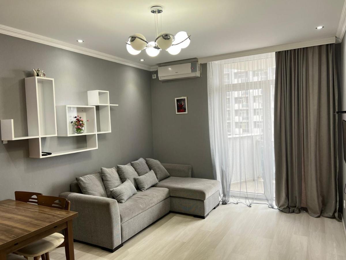 Holiday Lux Tower Батумі Екстер'єр фото