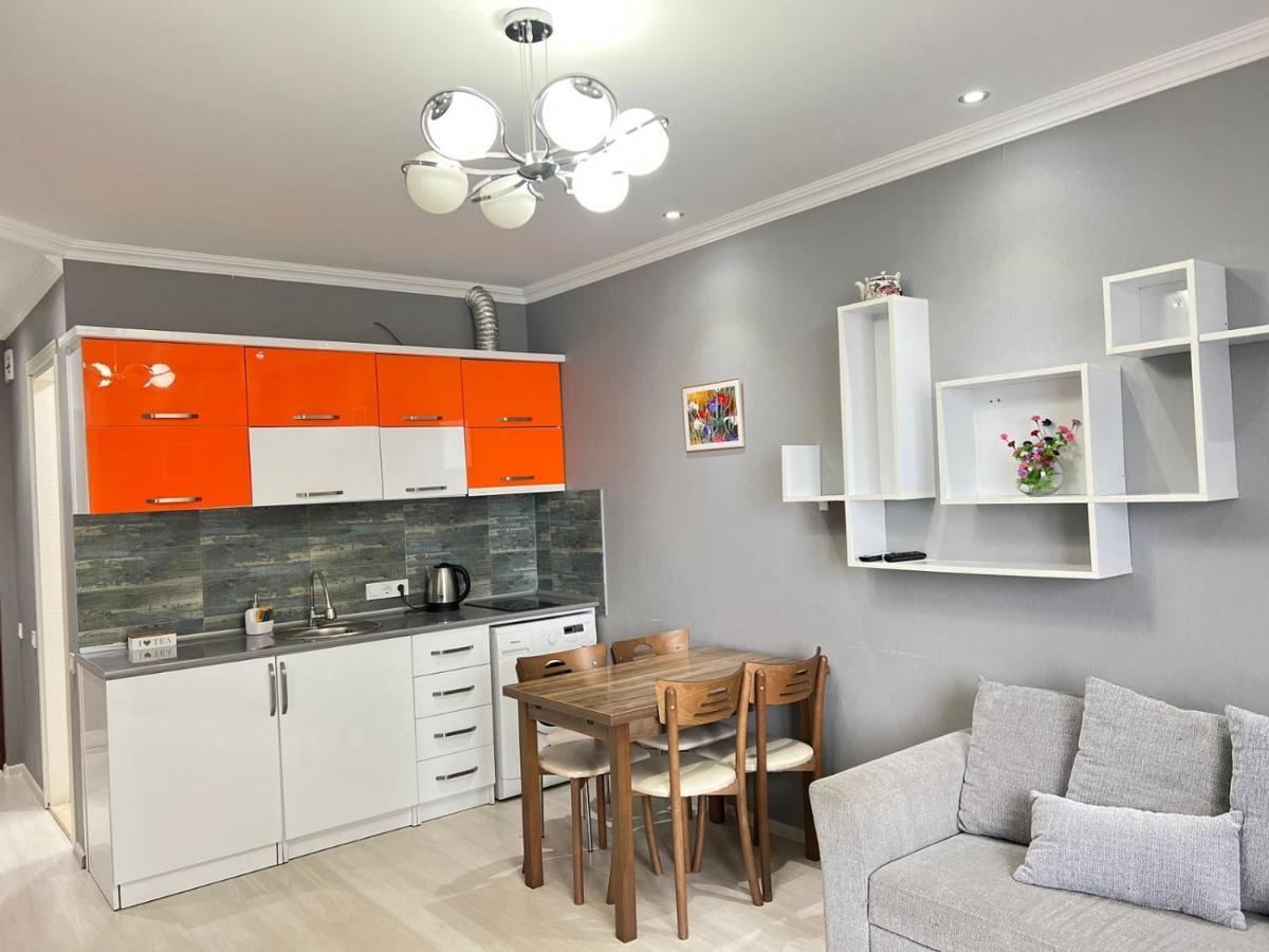 Holiday Lux Tower Батумі Екстер'єр фото