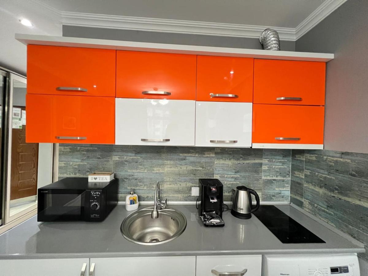 Holiday Lux Tower Батумі Екстер'єр фото