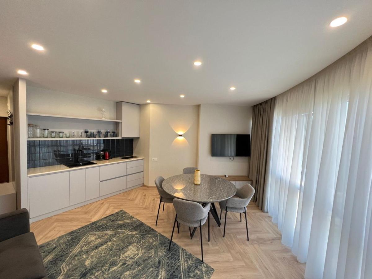 Holiday Lux Tower Батумі Екстер'єр фото