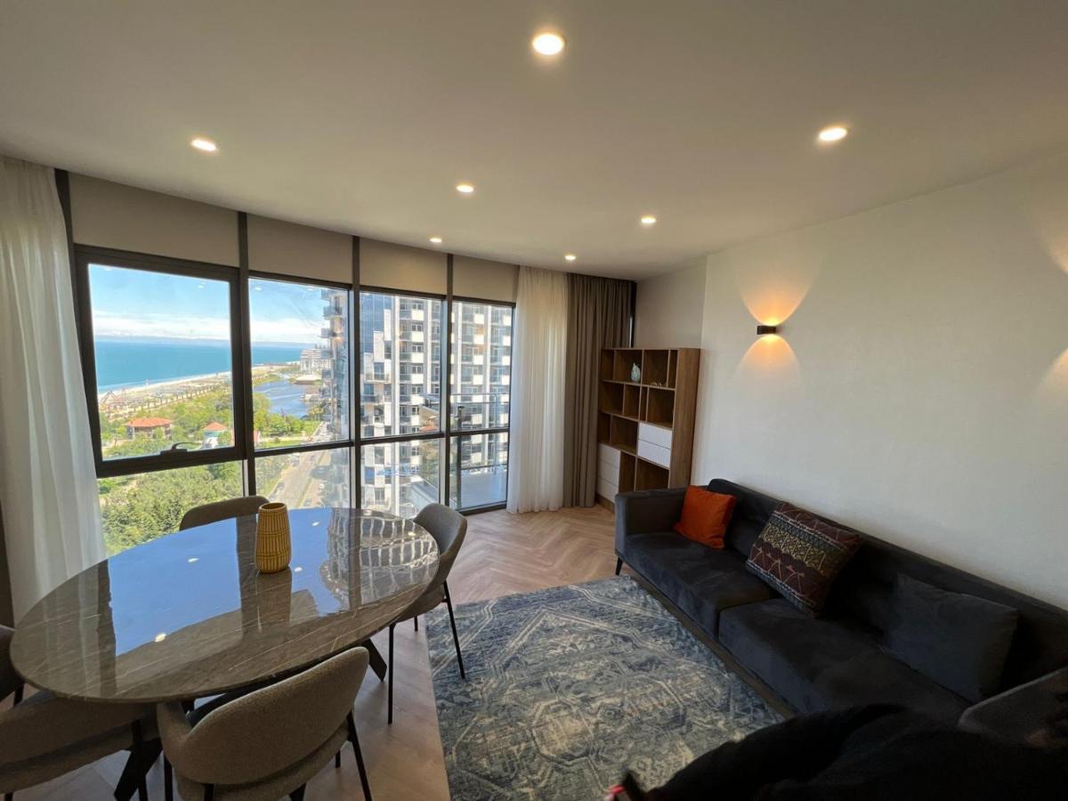 Holiday Lux Tower Батумі Екстер'єр фото
