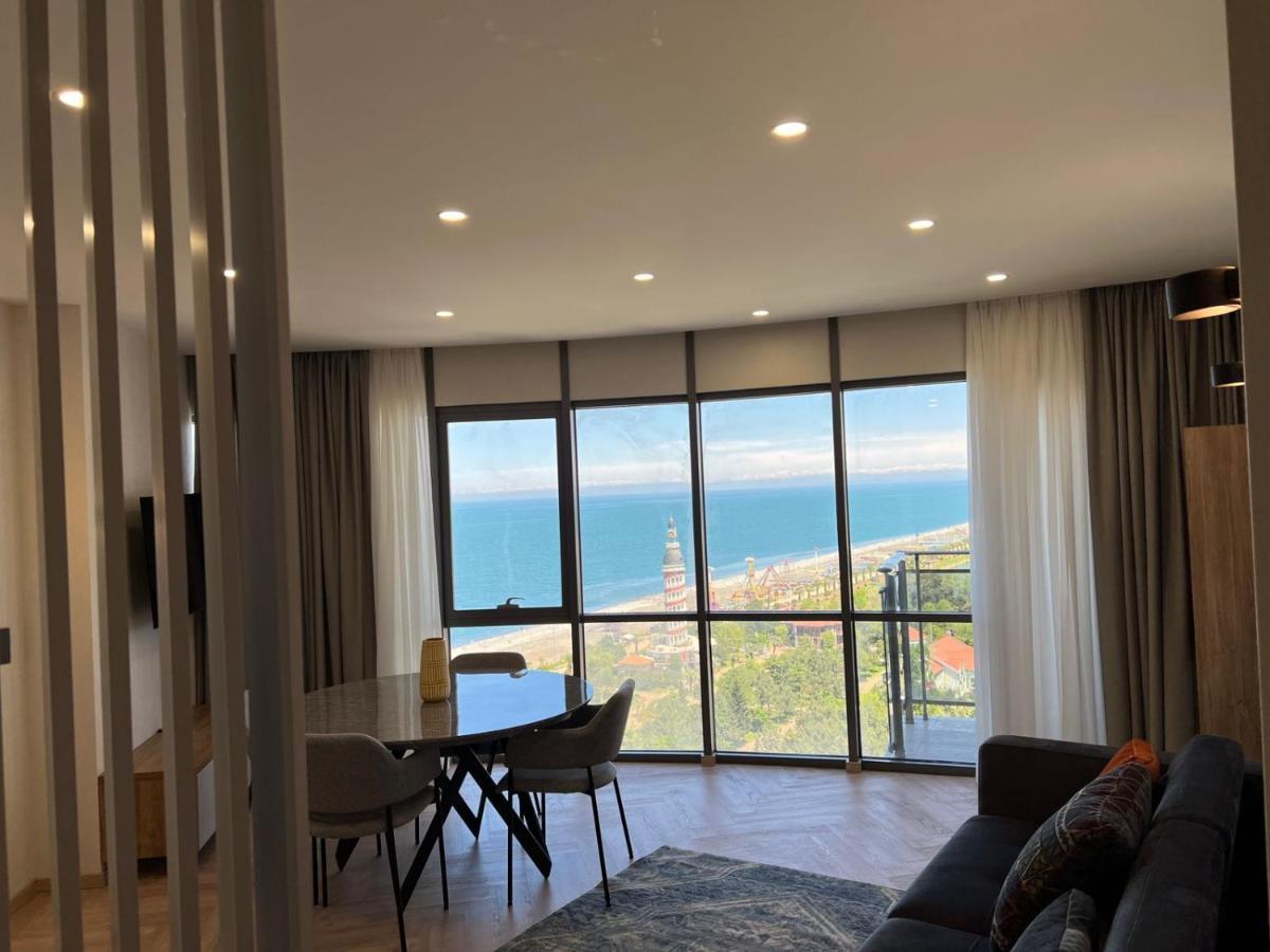 Holiday Lux Tower Батумі Екстер'єр фото