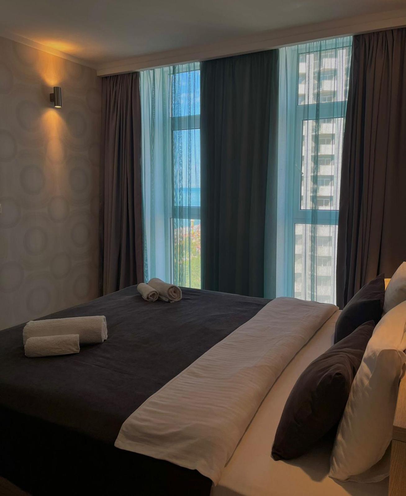 Holiday Lux Tower Батумі Екстер'єр фото