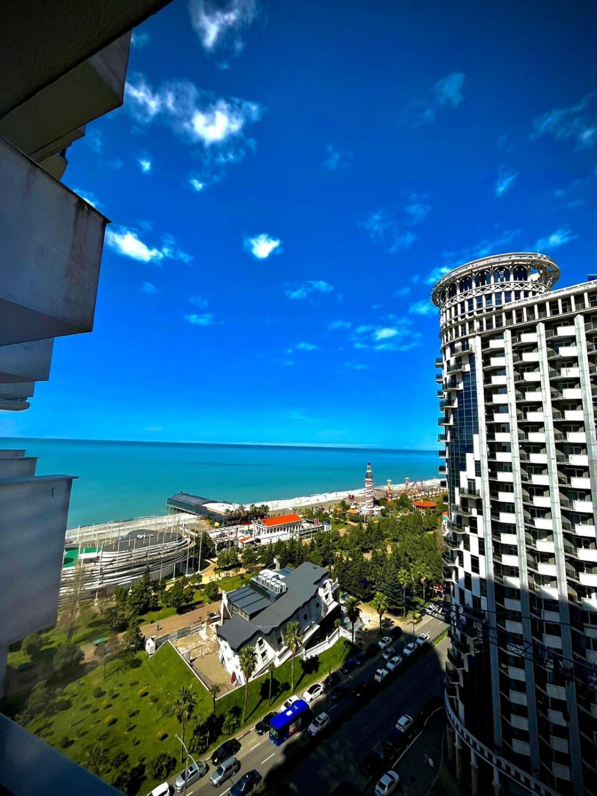 Holiday Lux Tower Батумі Екстер'єр фото