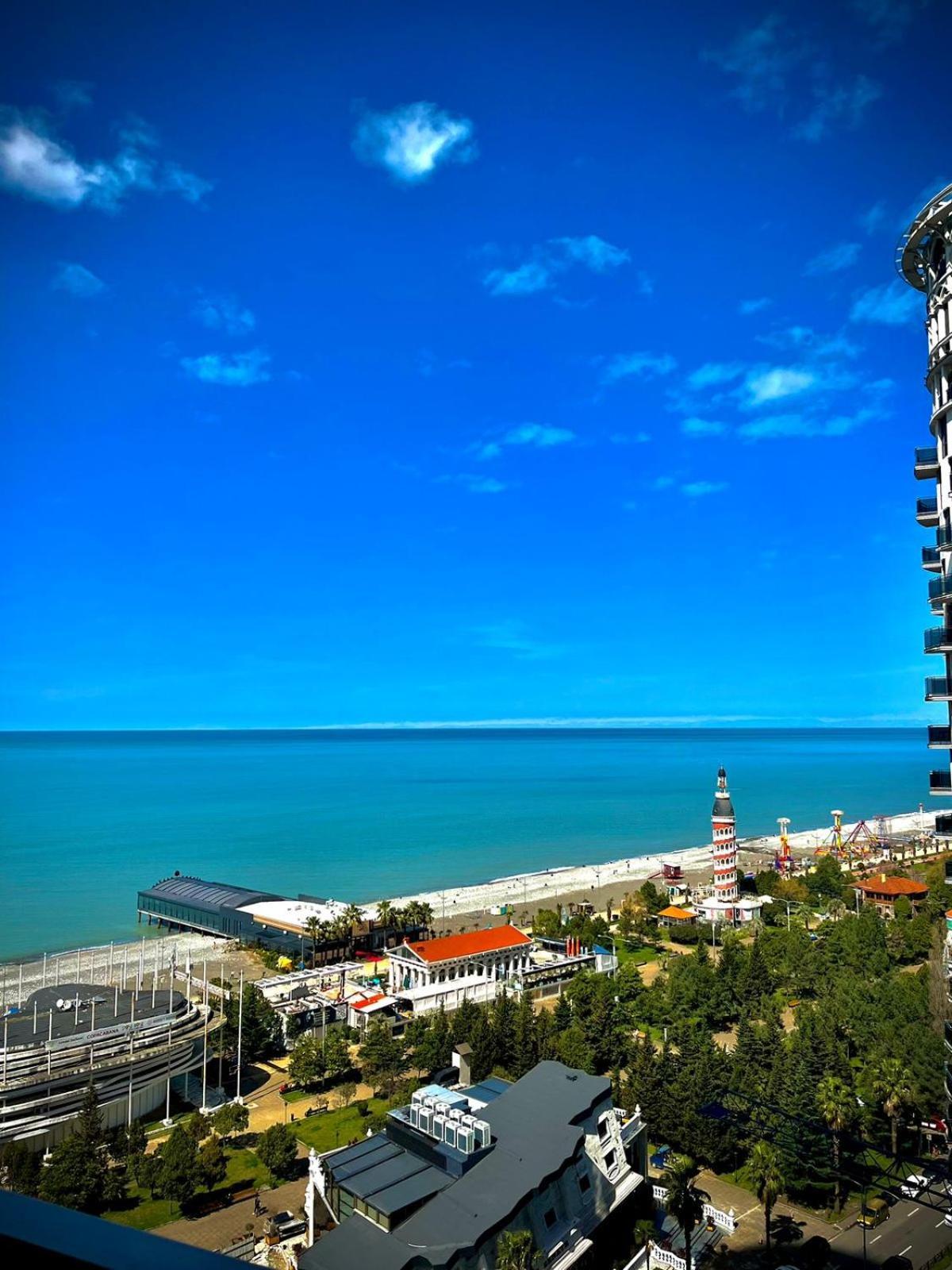 Holiday Lux Tower Батумі Екстер'єр фото
