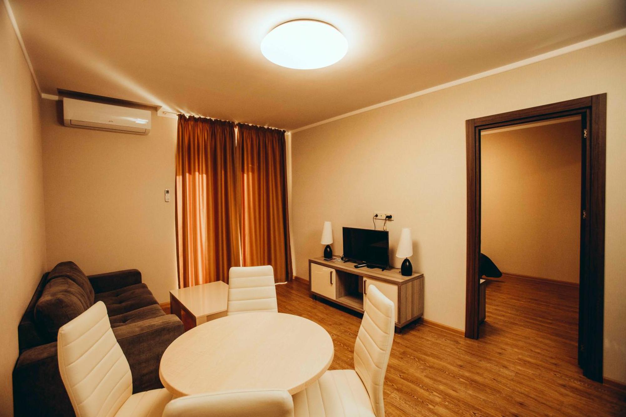 Holiday Lux Tower Батумі Номер фото