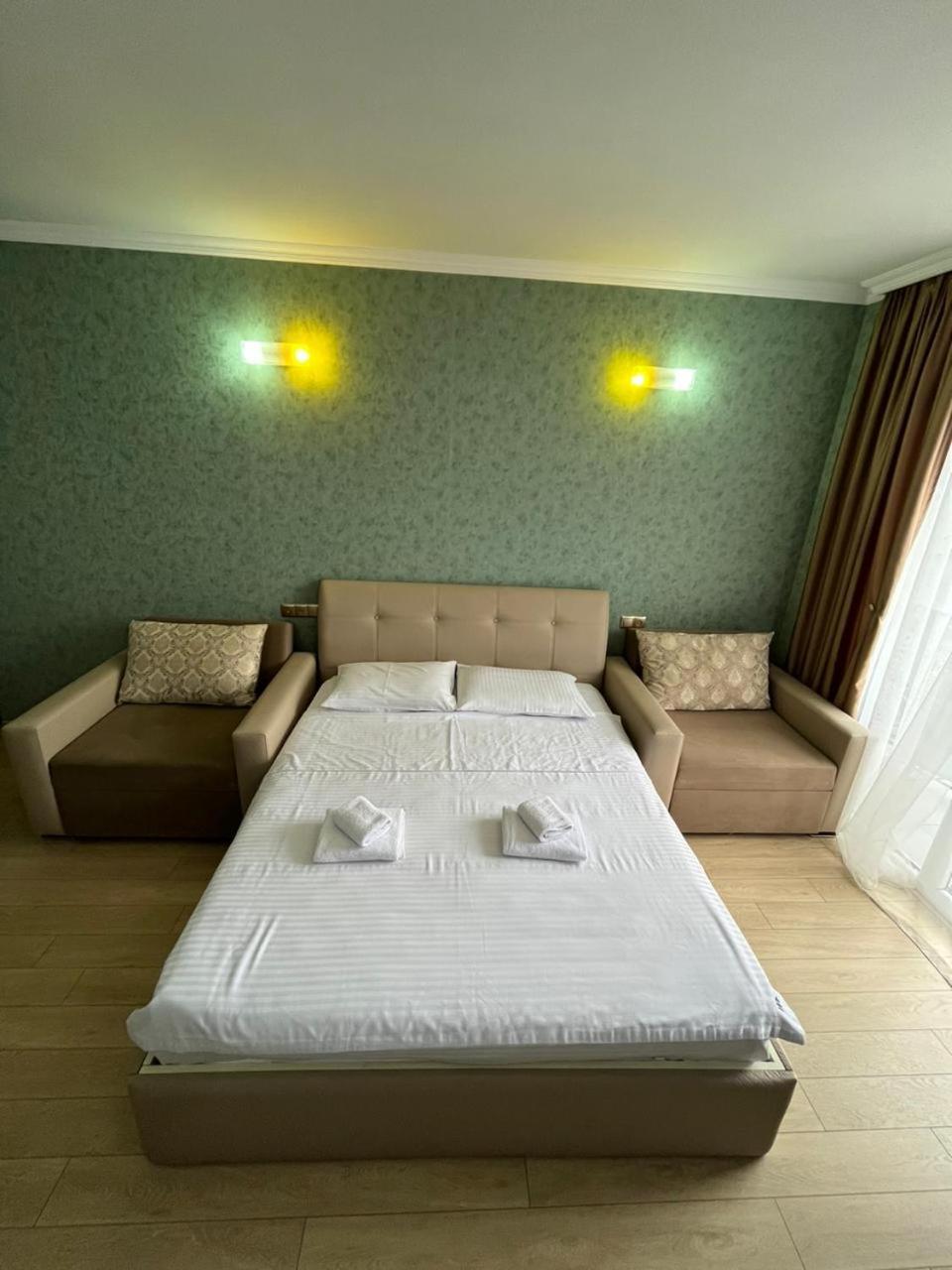 Holiday Lux Tower Батумі Екстер'єр фото