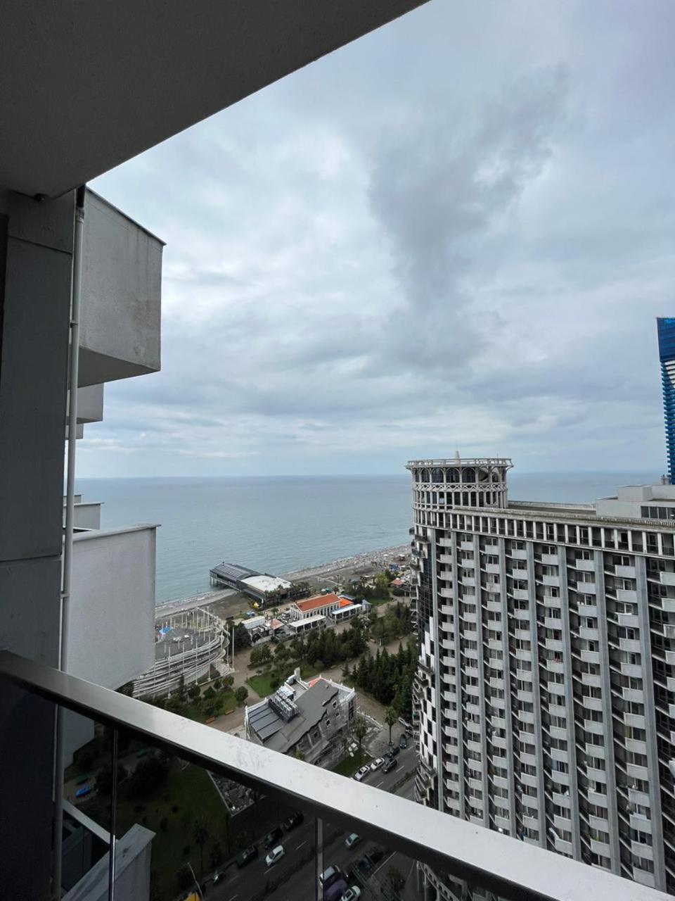 Holiday Lux Tower Батумі Екстер'єр фото