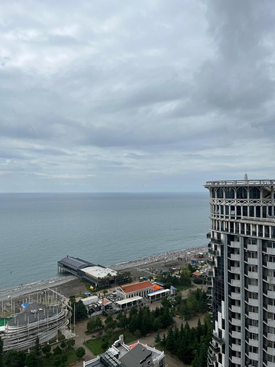 Holiday Lux Tower Батумі Екстер'єр фото