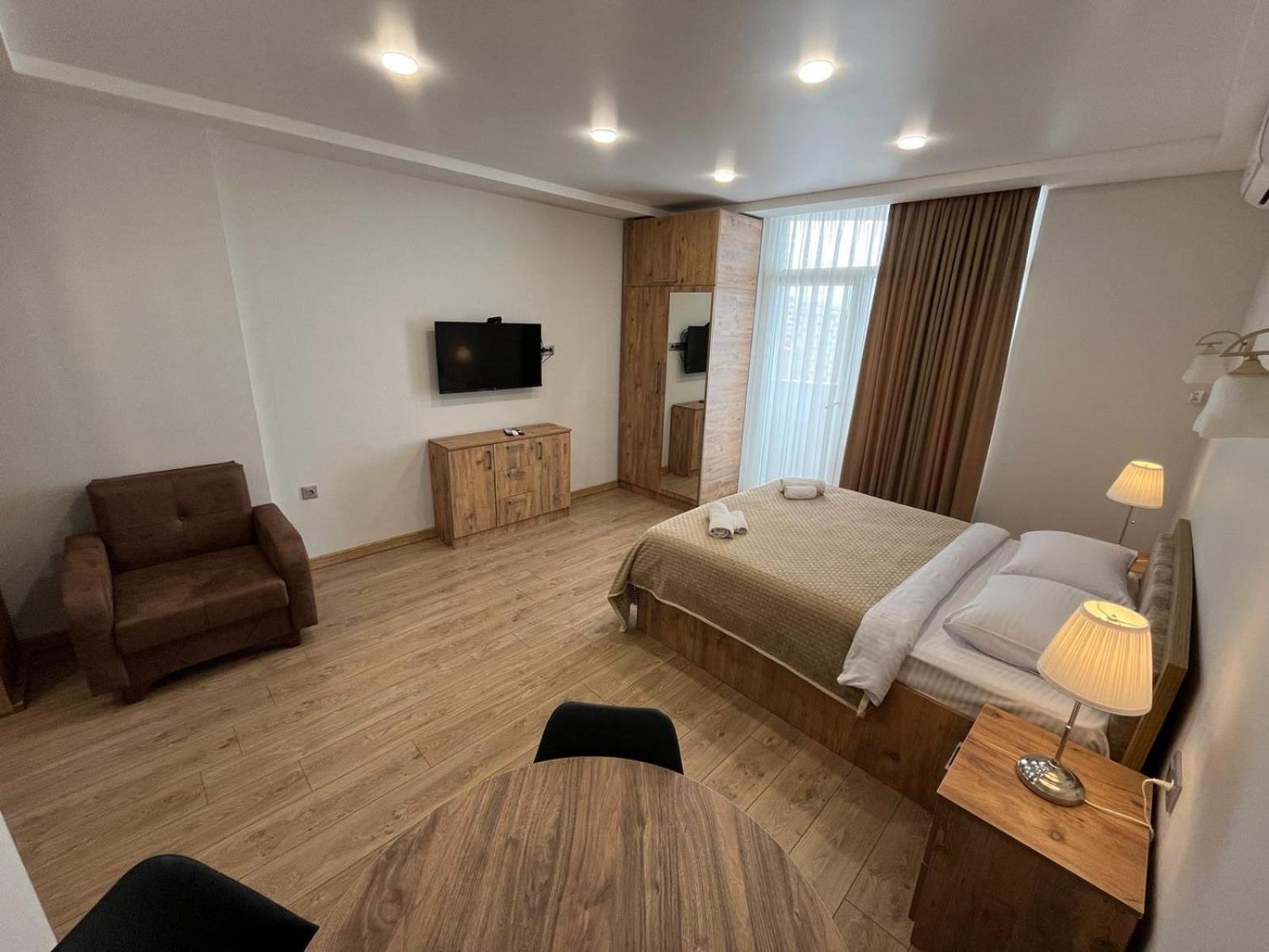 Holiday Lux Tower Батумі Екстер'єр фото