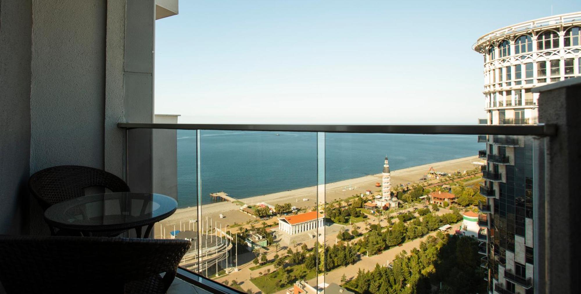 Holiday Lux Tower Батумі Екстер'єр фото
