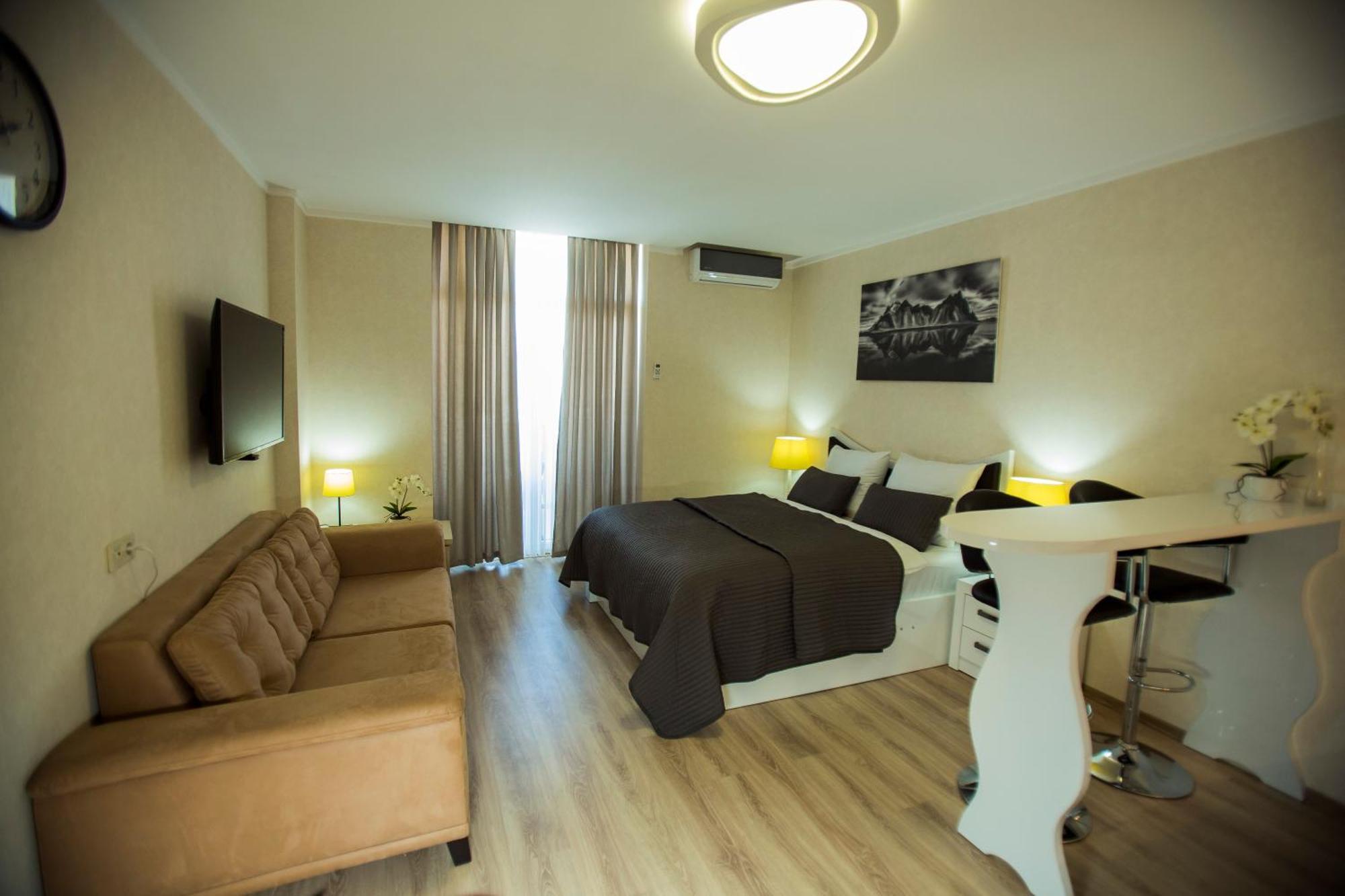 Holiday Lux Tower Батумі Екстер'єр фото