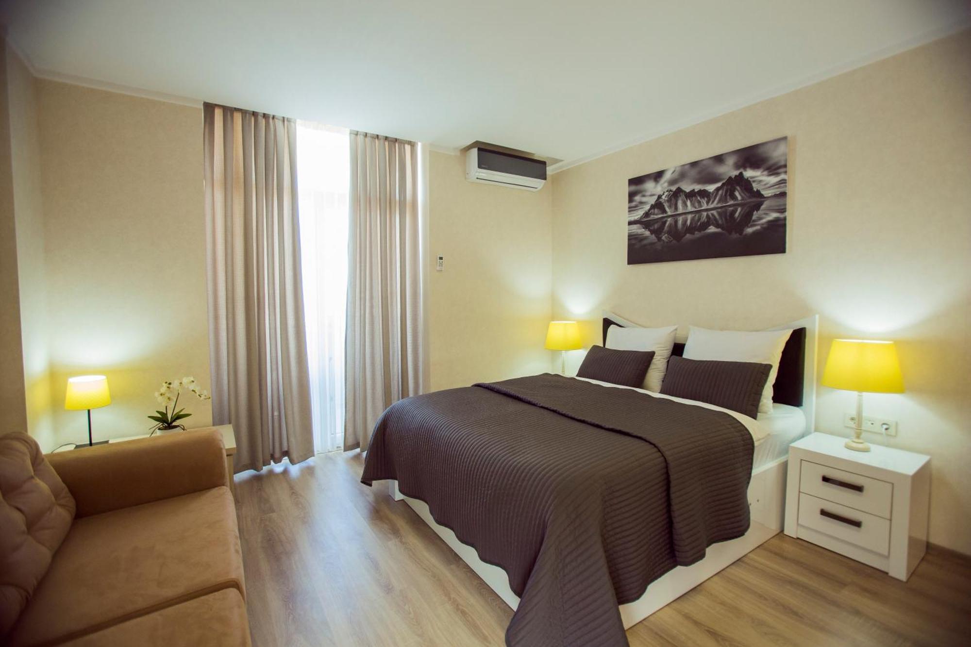 Holiday Lux Tower Батумі Екстер'єр фото