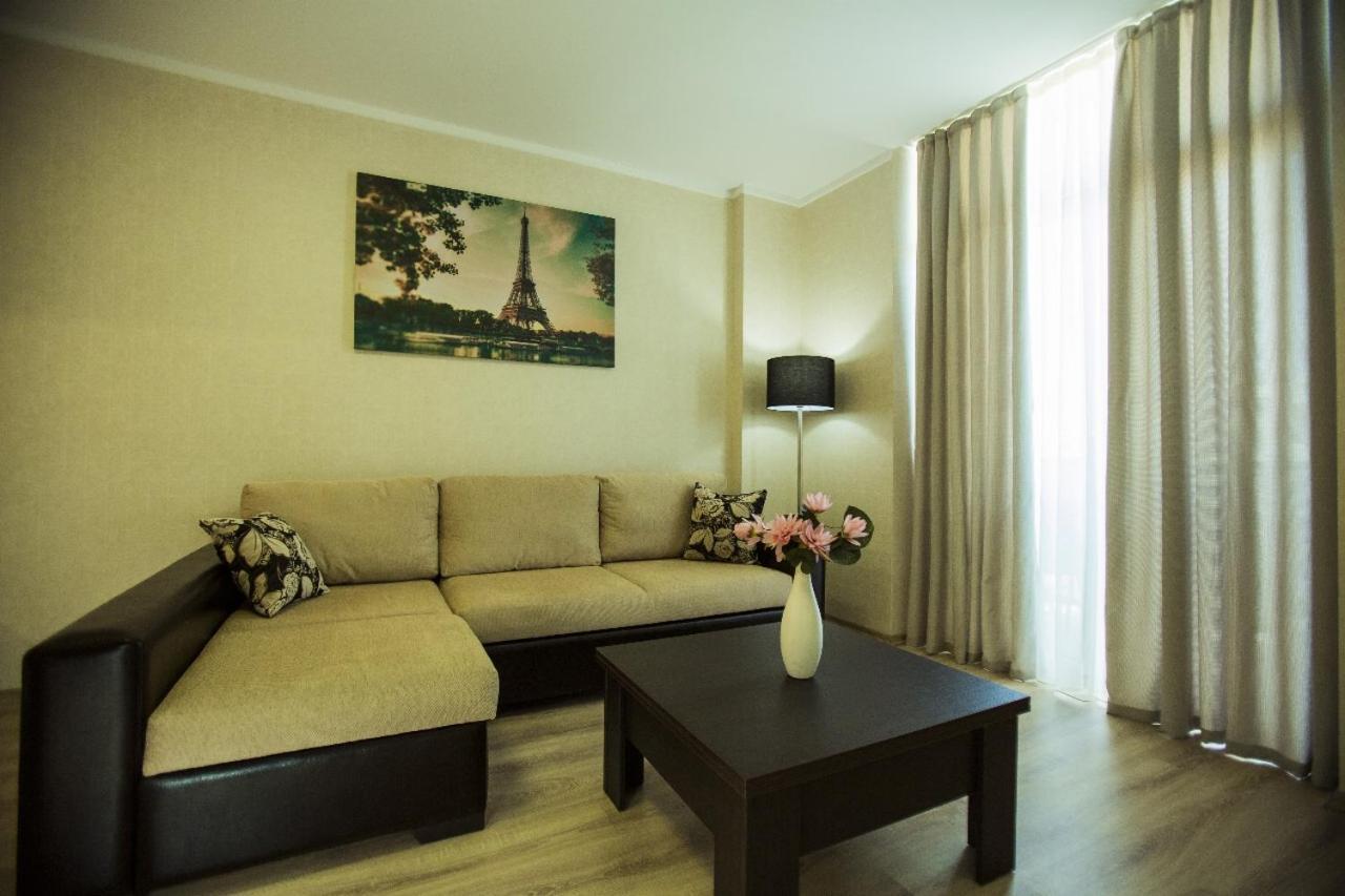 Holiday Lux Tower Батумі Екстер'єр фото