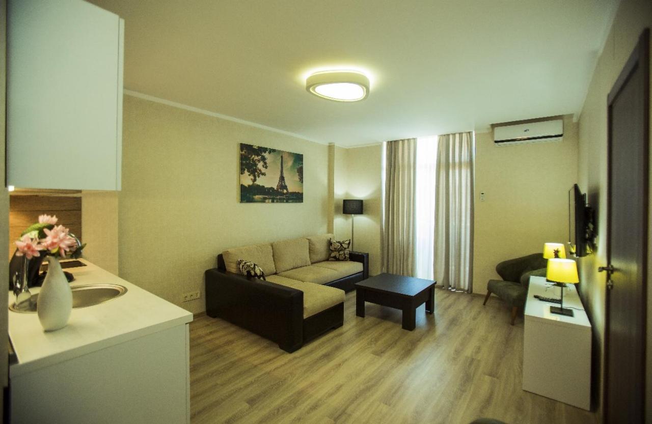 Holiday Lux Tower Батумі Екстер'єр фото