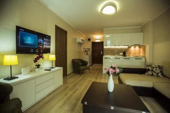 Holiday Lux Tower Батумі Екстер'єр фото