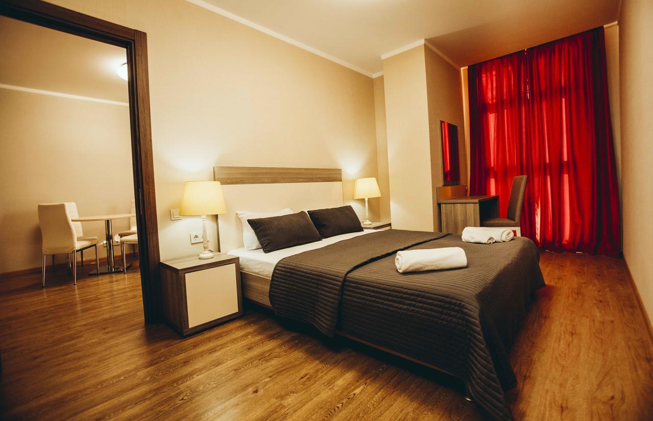 Holiday Lux Tower Батумі Екстер'єр фото