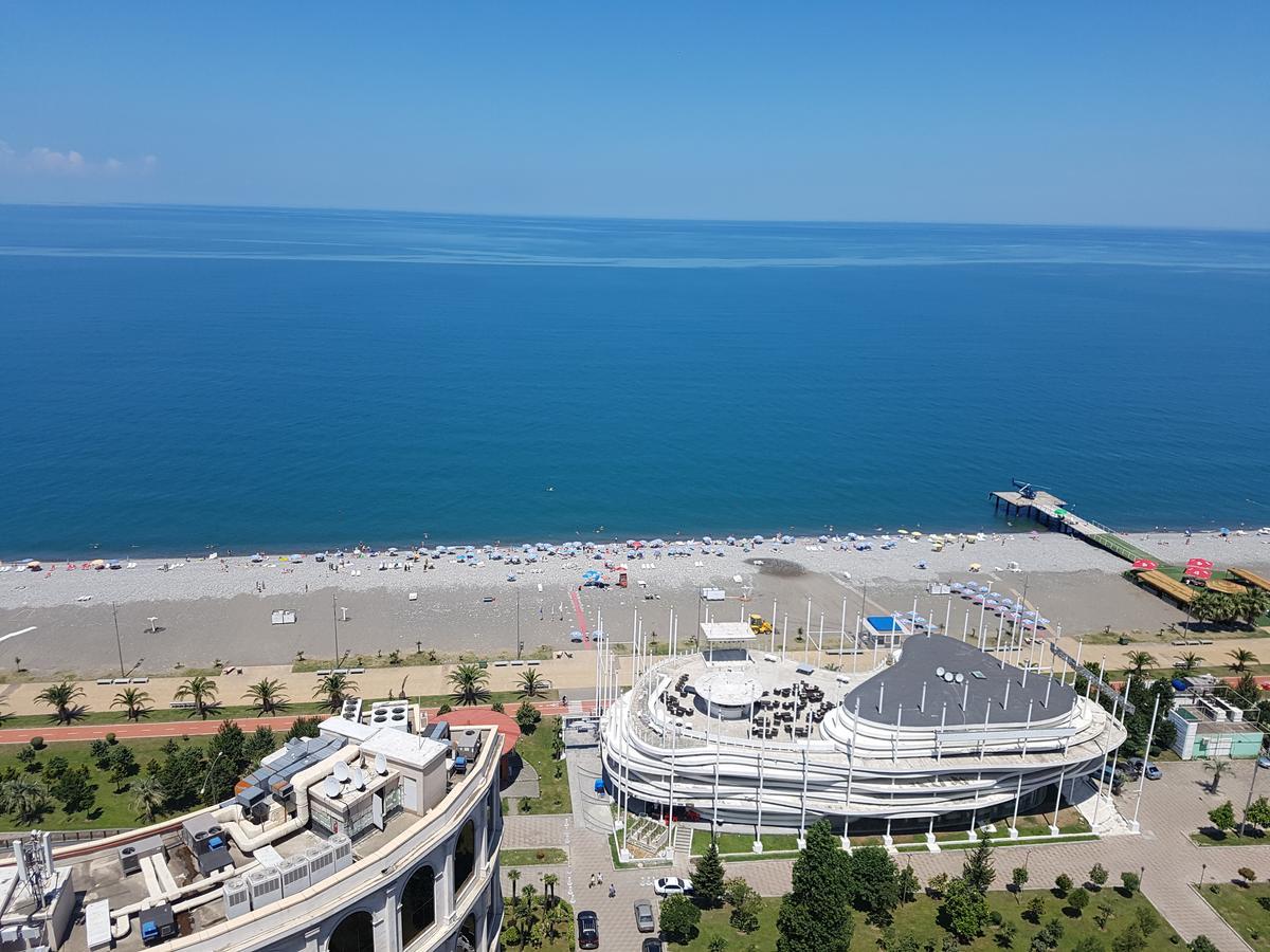 Holiday Lux Tower Батумі Екстер'єр фото