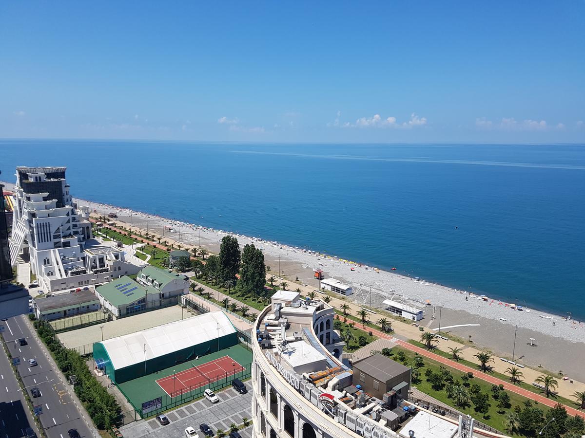 Holiday Lux Tower Батумі Екстер'єр фото